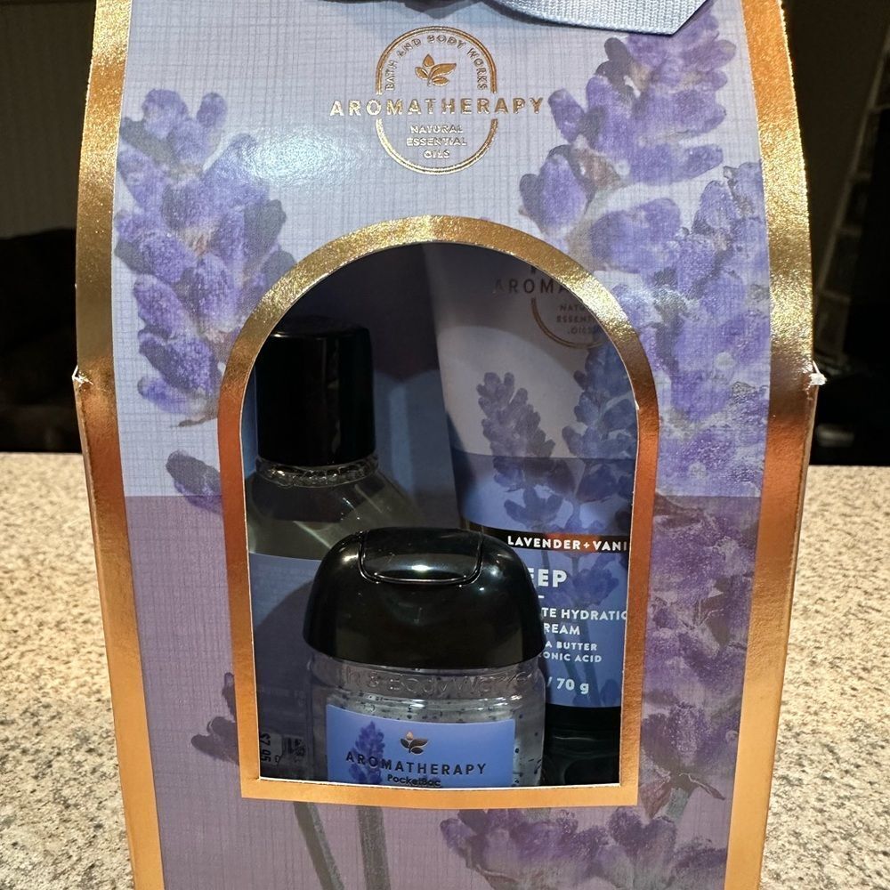Bath & Body Works Purple Bath Soak & Bubbles with Lavender Design